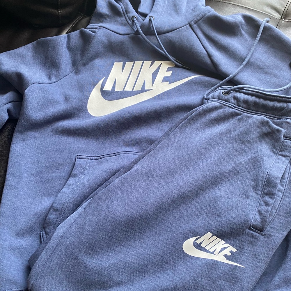 Nike jogging suit